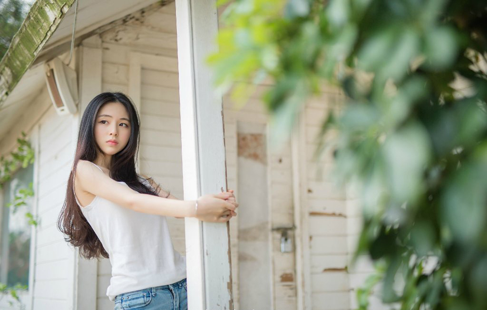 “少主，你怎来了。”庞统顾不上理会法正，因为庞统已经看到了跟在雄阔海身边，一身戎装的吕征正在队伍当中，不止庞统，法正等人也是面色一变，连忙上前躬身行礼过后，庞统才有些担忧的问道。